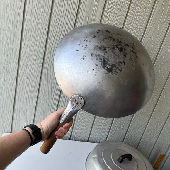 Vintage Large Carbon Steel Wok w/ Lid & Wooden Handle 20” Round Bottom - Picture 3 of 6